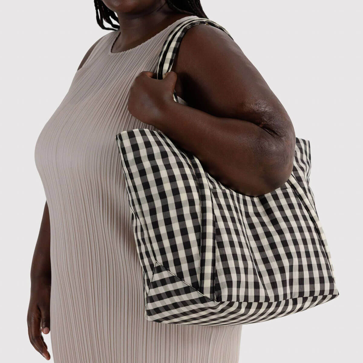 Cloud Bag in Black And Cream Gingham by Baggu