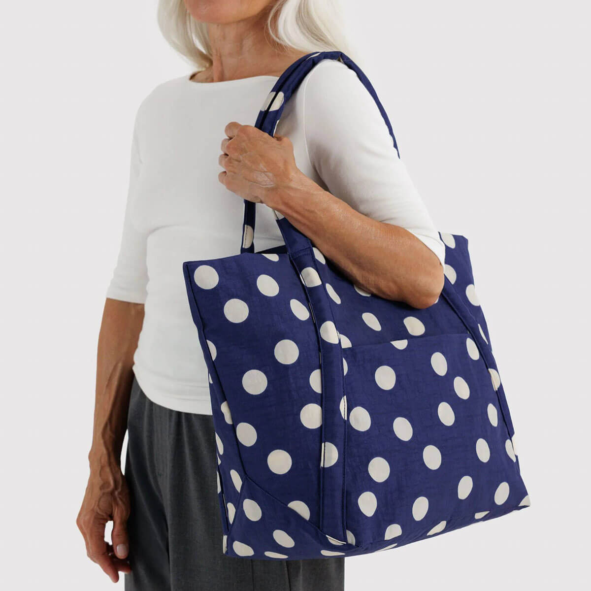 Cloud Bag in Navy And Cream Polka Dot by Baggu
