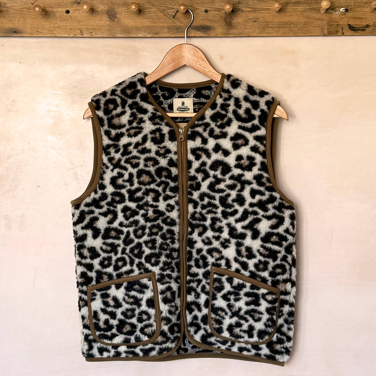 Peptico Ultralight Vest in Leopard White by Coldbreaker