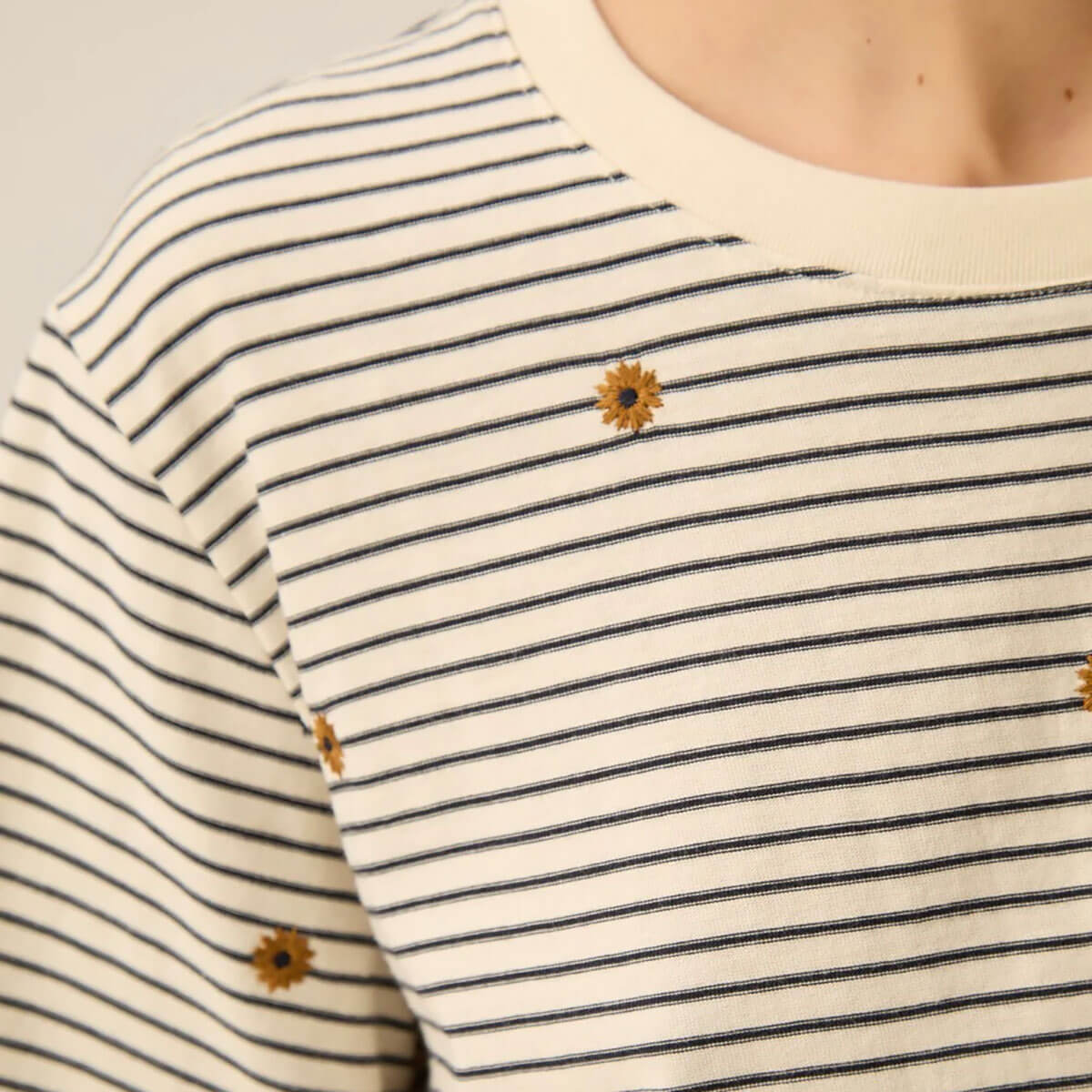 Josef Tee in Marine / Mousse by Des Petits Hauts