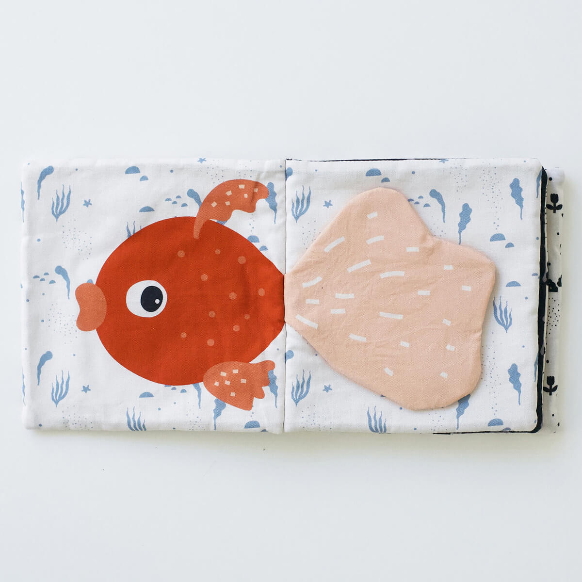 Peekaboo Pets: Baby's First Crinkle Peek-A-Book By Surya Sajnani