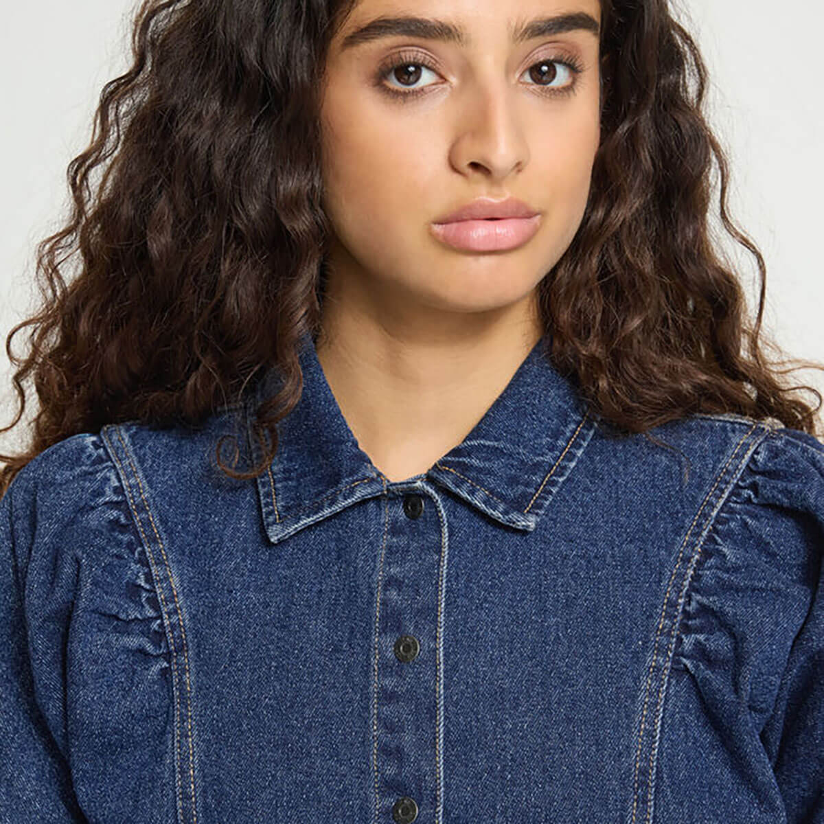 Alva Denim Shirt in Washed Medium Blue by ICHI