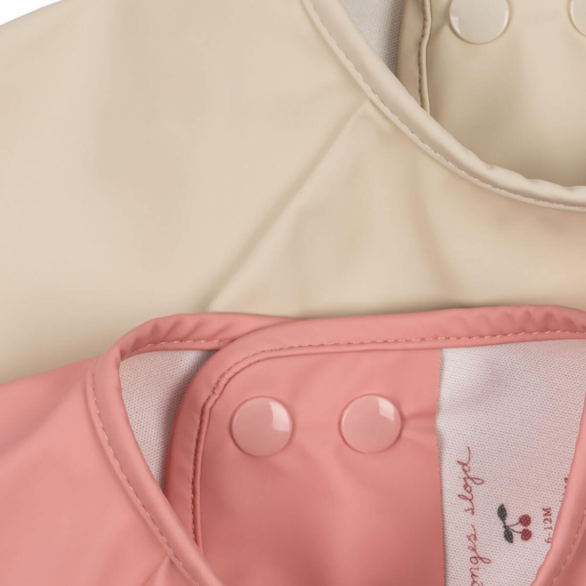 Dinner Bibs With Sleeves (2 Pack) in Ciao Miao by Konges Sløjd