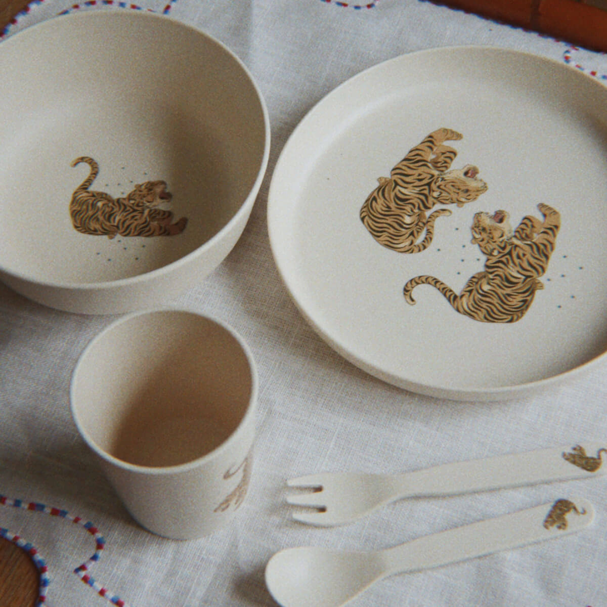 Dinner Set in Tiger Ruggito by Konges Sløjd