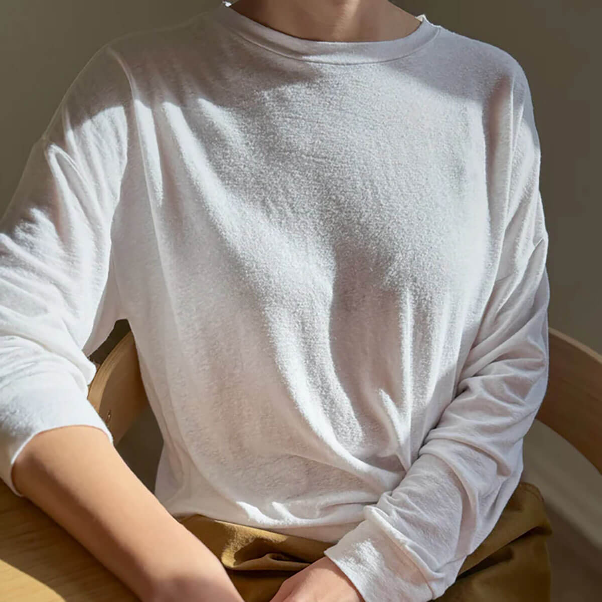 Haze Linen Blend Tee in White by Le Bon Shoppe