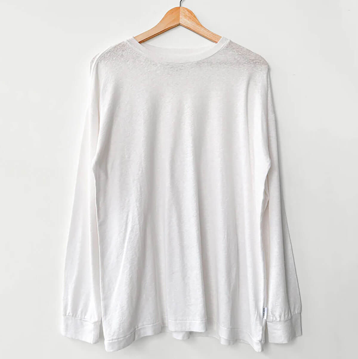 Haze Linen Blend Tee in White by Le Bon Shoppe