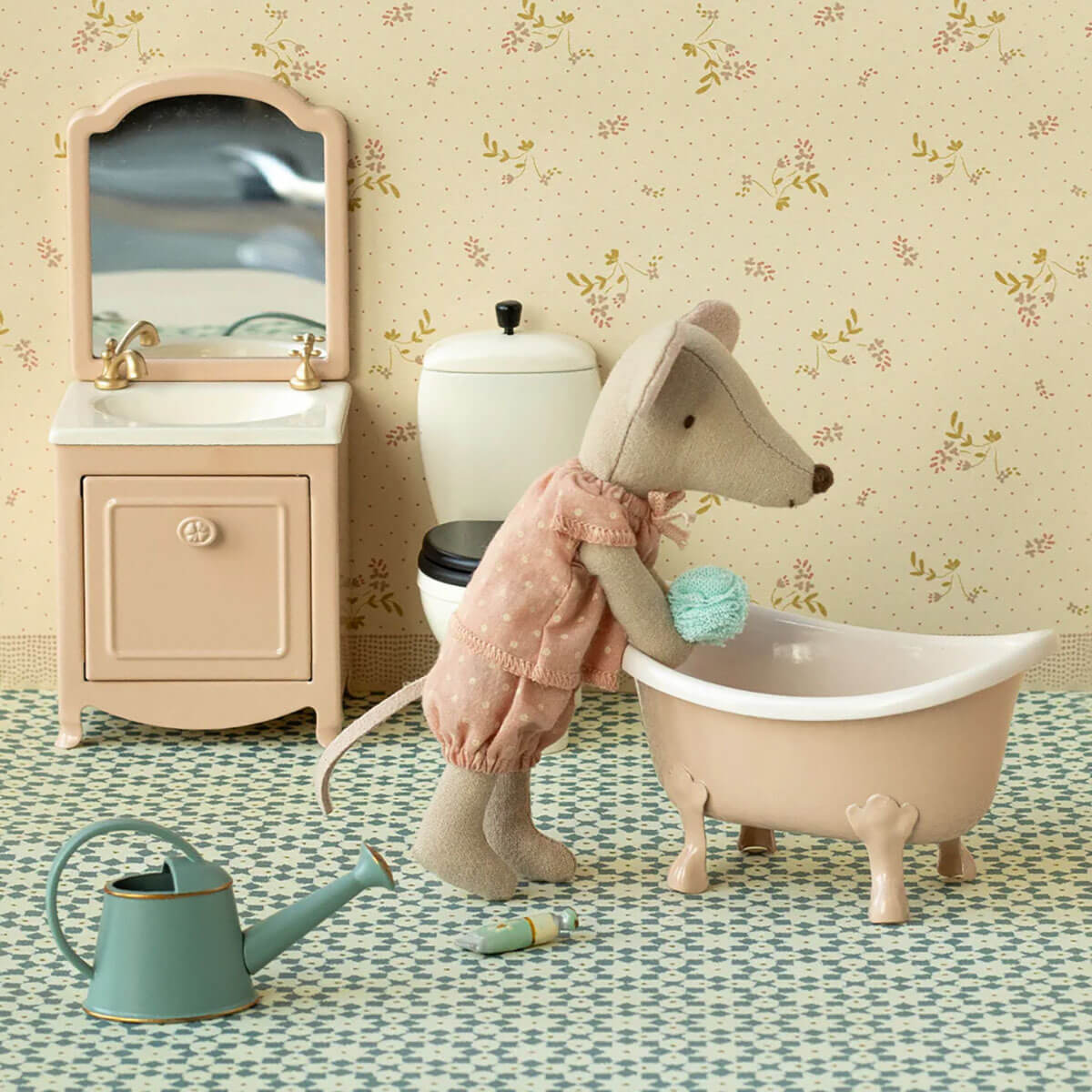 Mouse Bathtub in Rose by Maileg