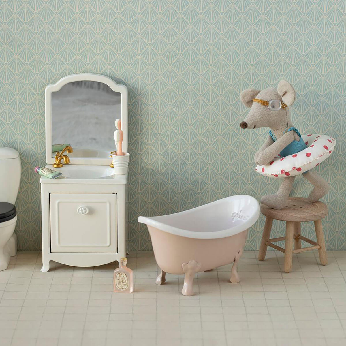Mouse Bathtub in Rose by Maileg