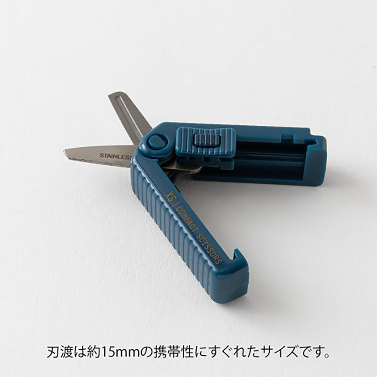 Compact Serrated Scissors in Navy (XS) by Midori