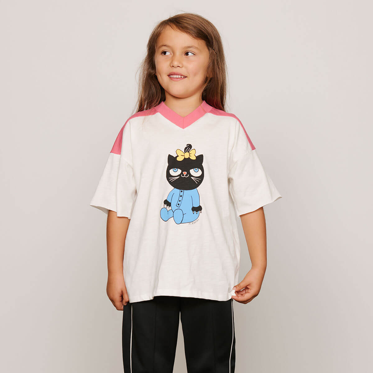 Cat V-Neck Tee in Pink by Mini Rodini