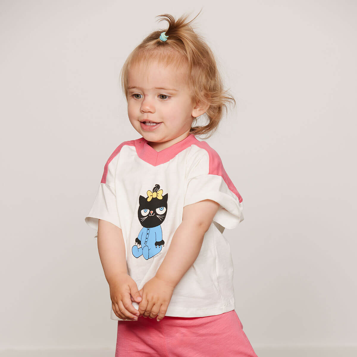 Cat V-Neck Tee in Pink by Mini Rodini