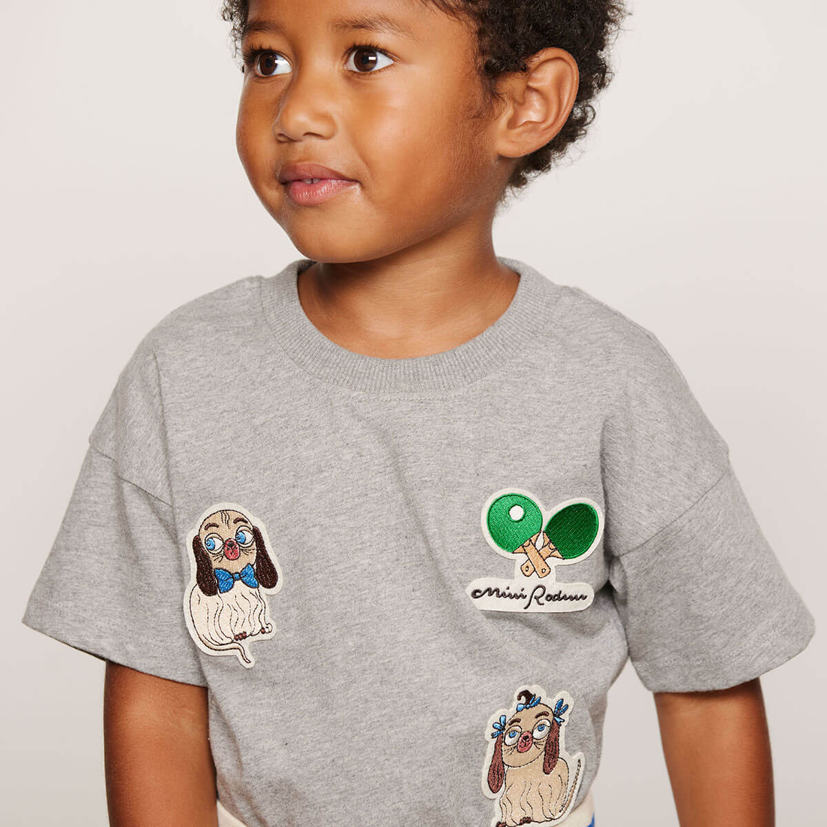 Minibabies Patches Tee in Grey Melange by Mini Rodini
