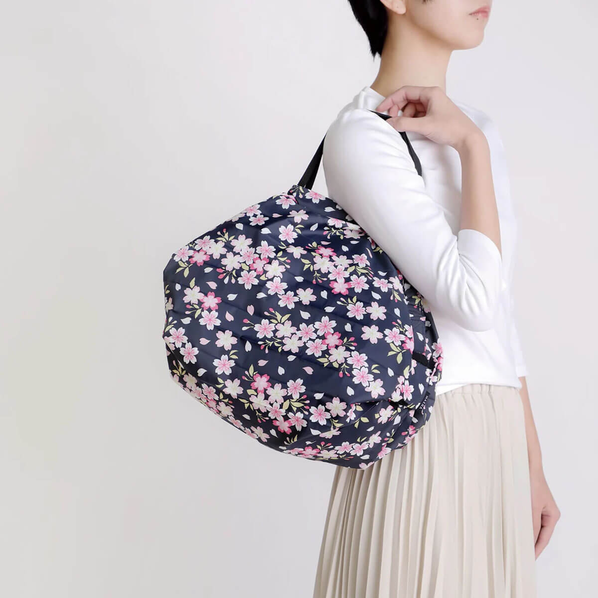 Compact Bag Size M in Sakura by Shupatto