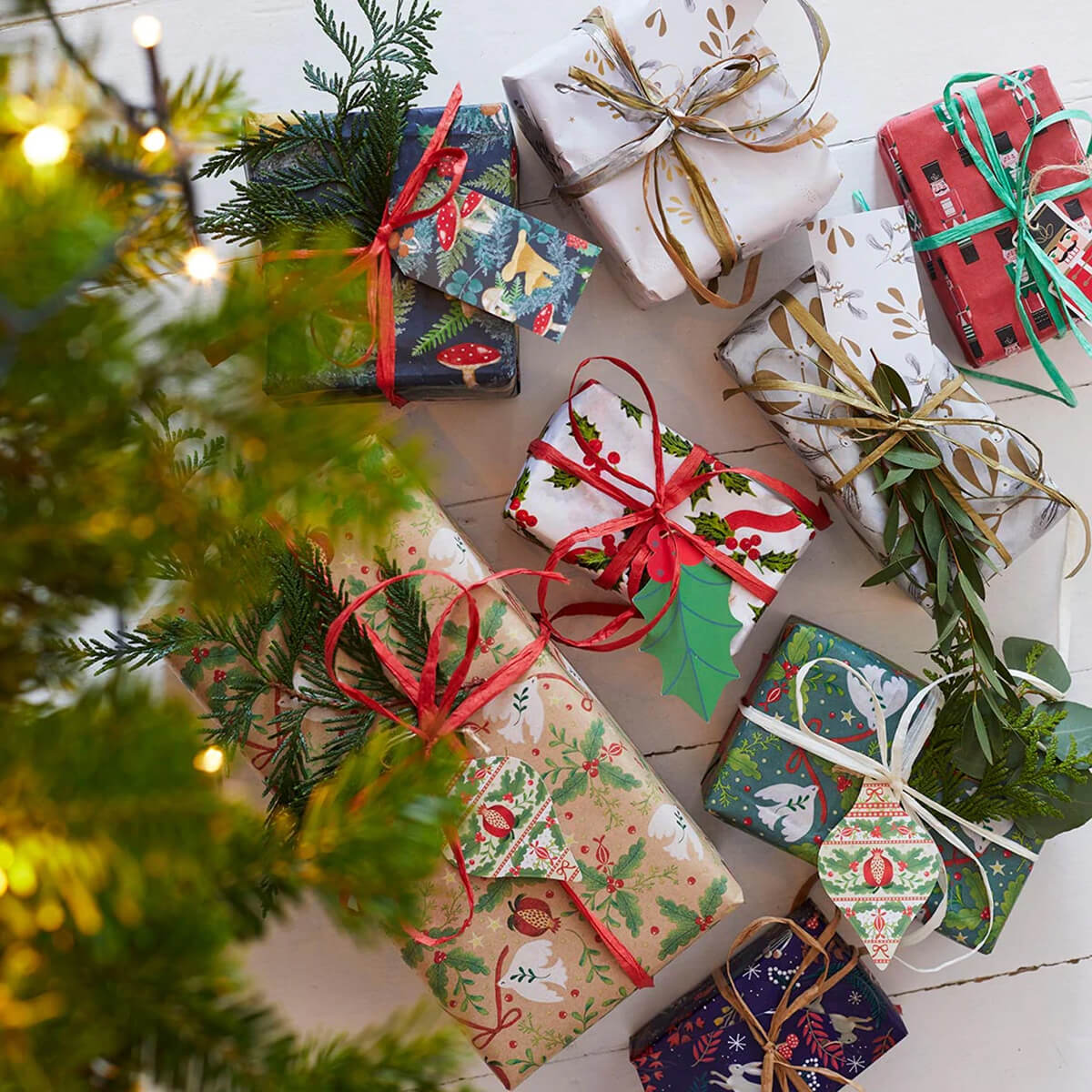 Holly Green Gift Tags by Talking Tables