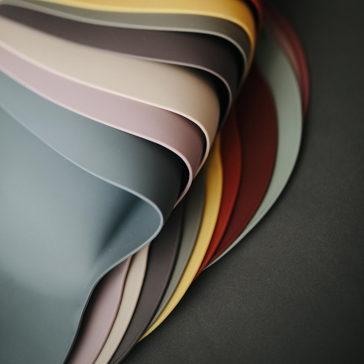 Silicone Baby Bib in Pale Mauve by Mushie