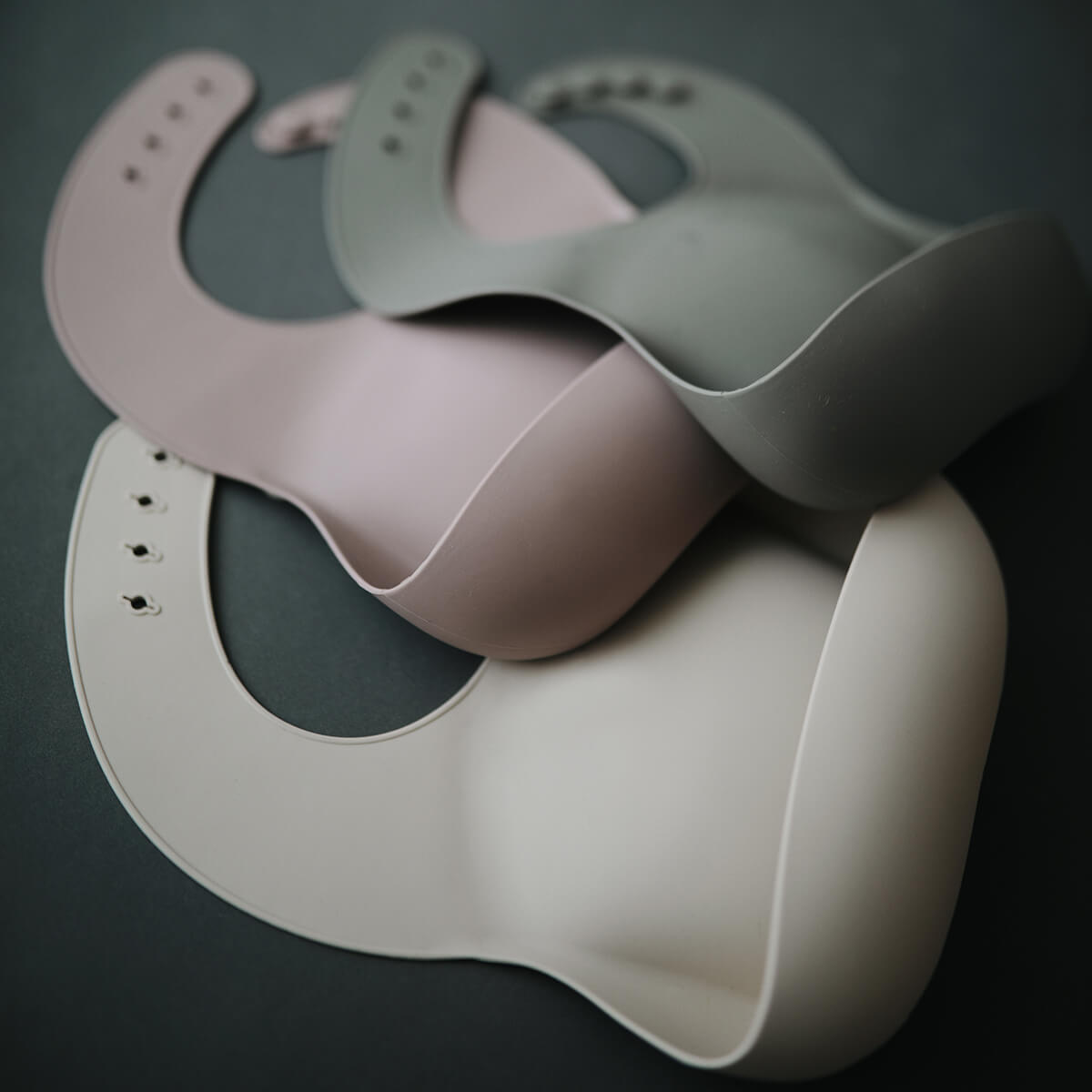 Silicone Baby Bib in Blush by Mushie