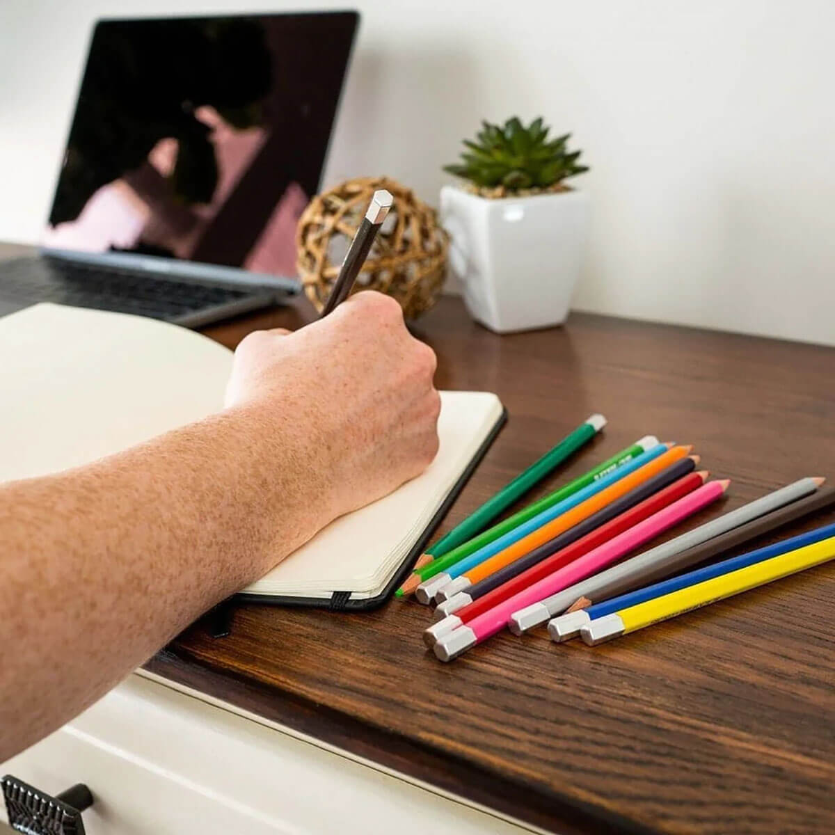 Colouring Pens & Pencils