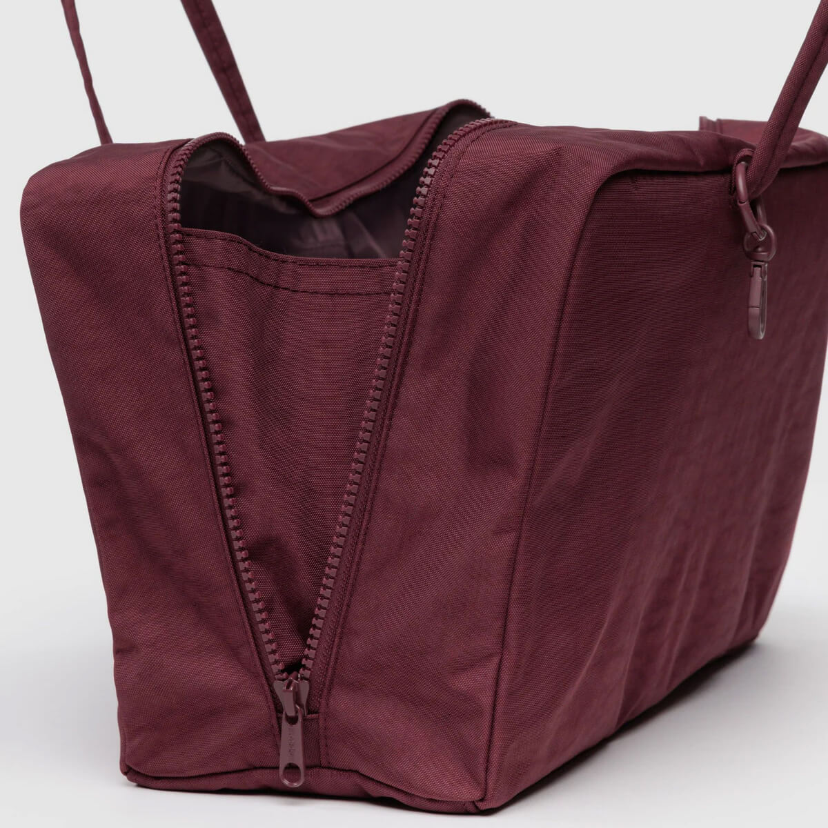 Medium Nylon Bowler Bag in Mahogany by Baggu – Junior Edition