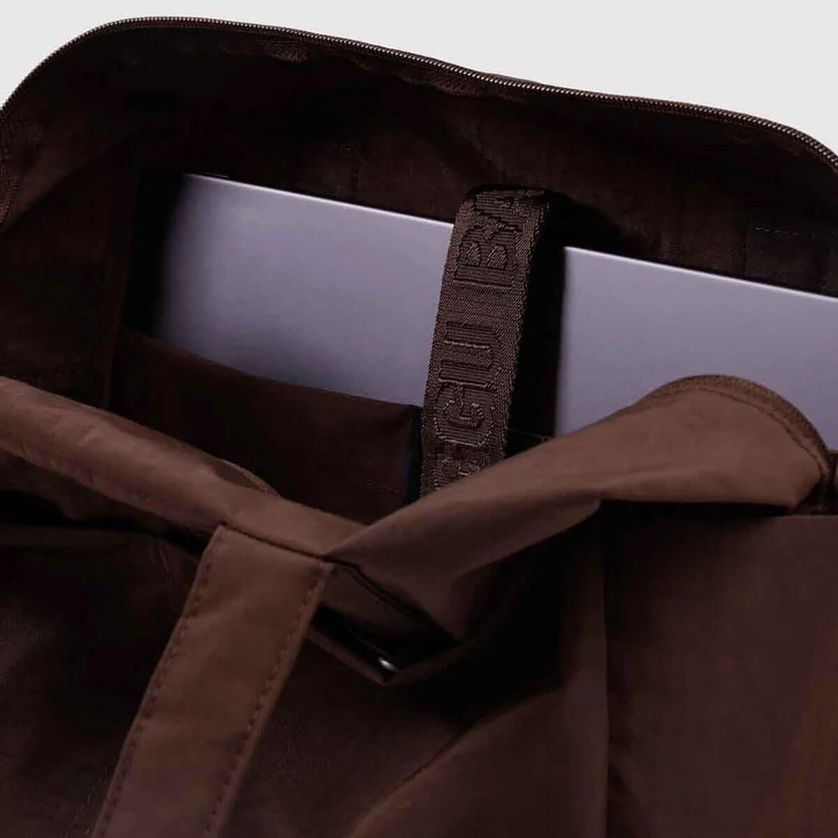 Everyday Cloud Bag in Coffee by Baggu
