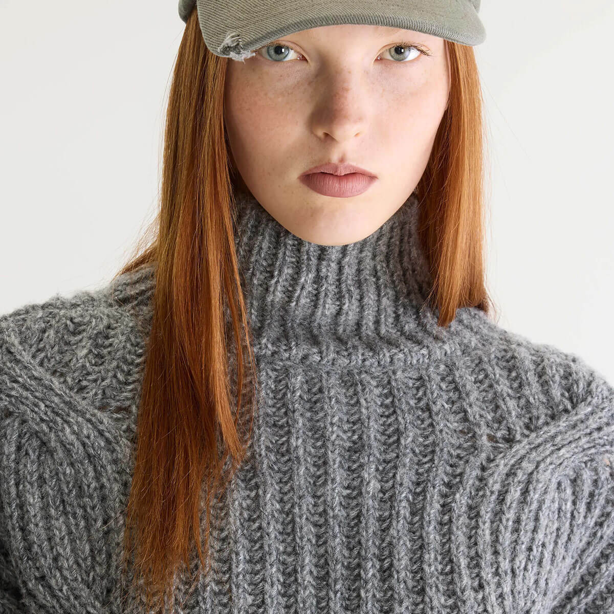 Deteo Turtleneck Sweater in Mid-Grey by Bellerose