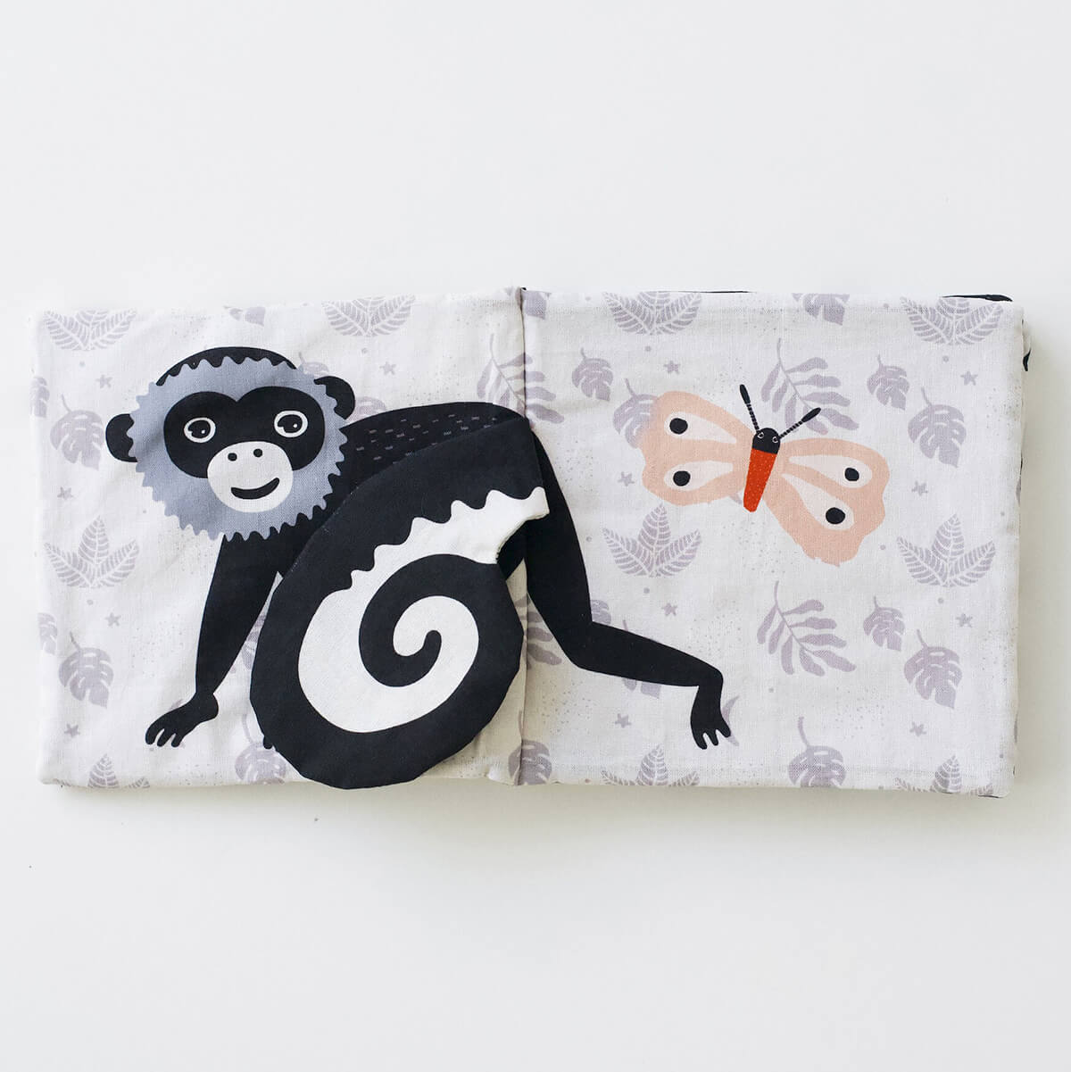 Peekaboo Jungle: Baby's First Crinkle Peek-A-Book By Surya Sajnani