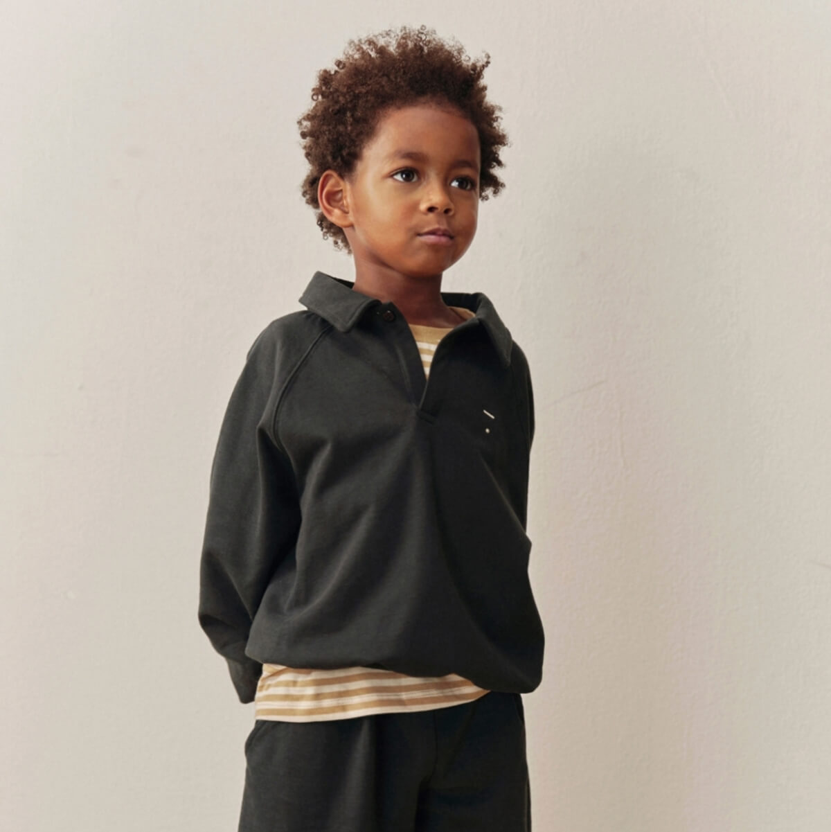 Polo Sweatshirt in Pirate Black by Gray Label