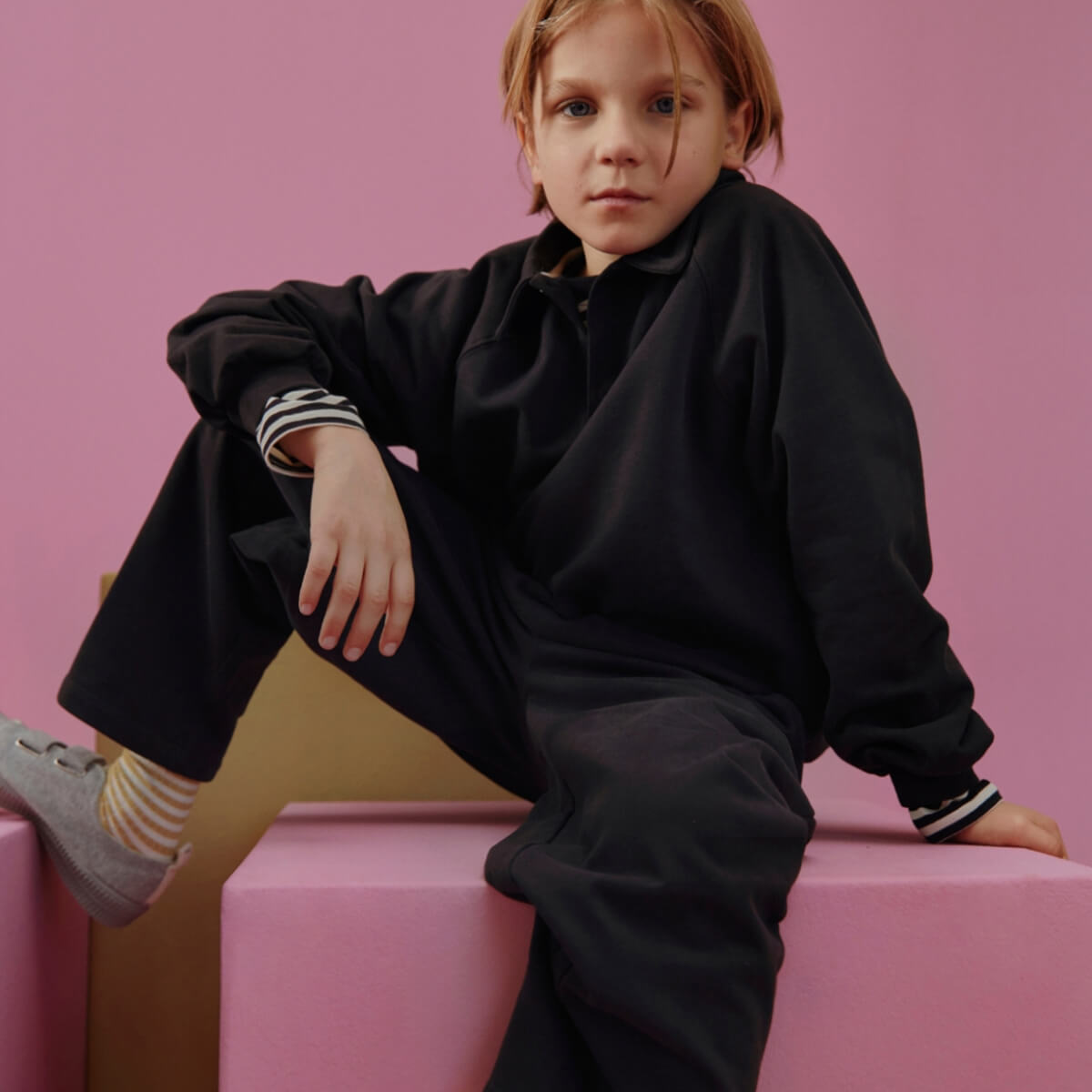 Polo Sweatshirt in Pirate Black by Gray Label