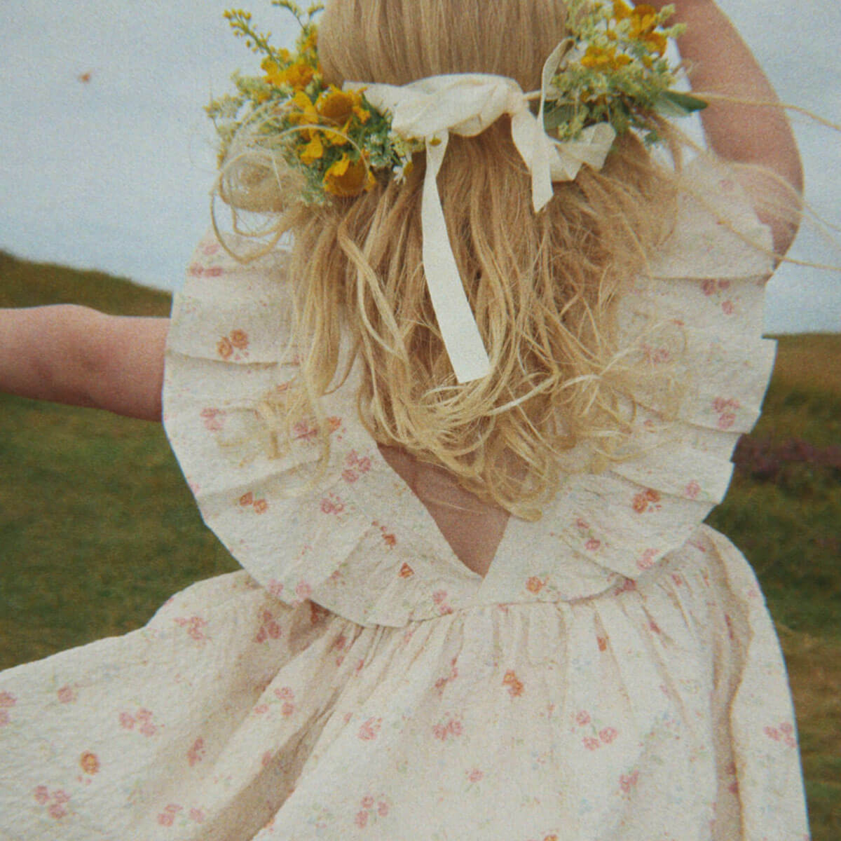 Elin Frill Dress in Nonoka by Konges Sløjd