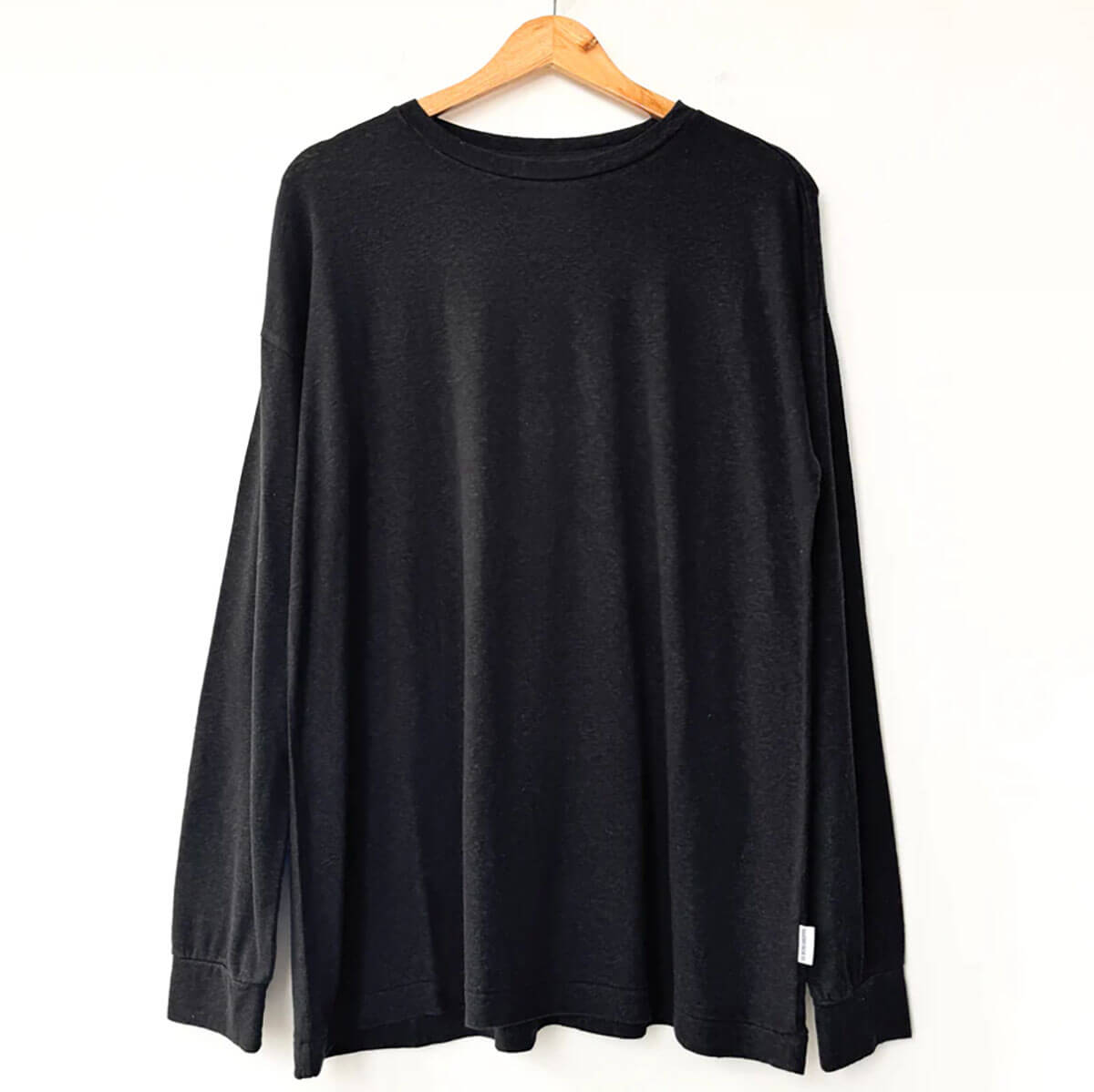 Haze Linen Blend Tee in Black by Le Bon Shoppe