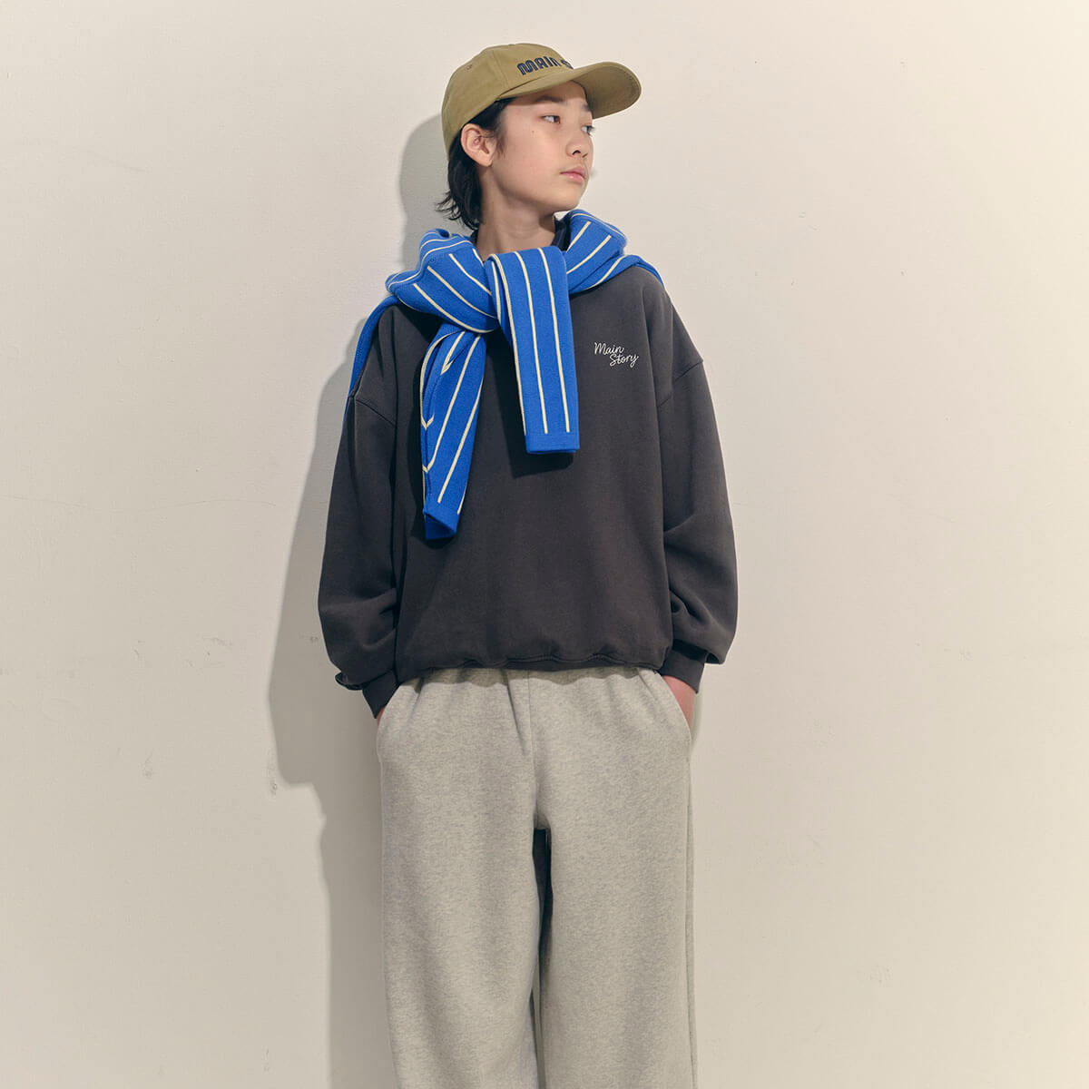 Crew Sweatshirt in Peat by Main Story