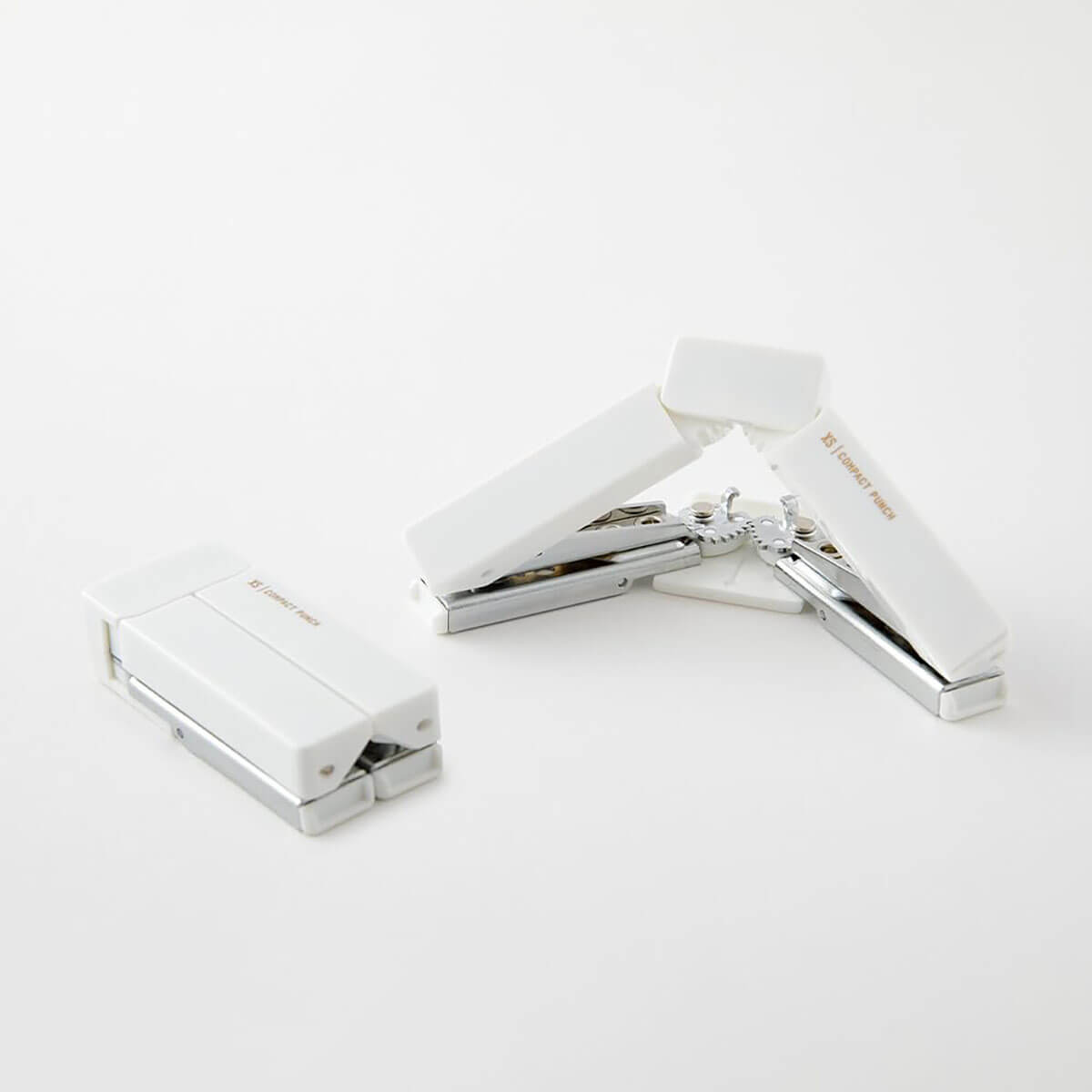 Compact Hole Punch in White (XS) by Midori