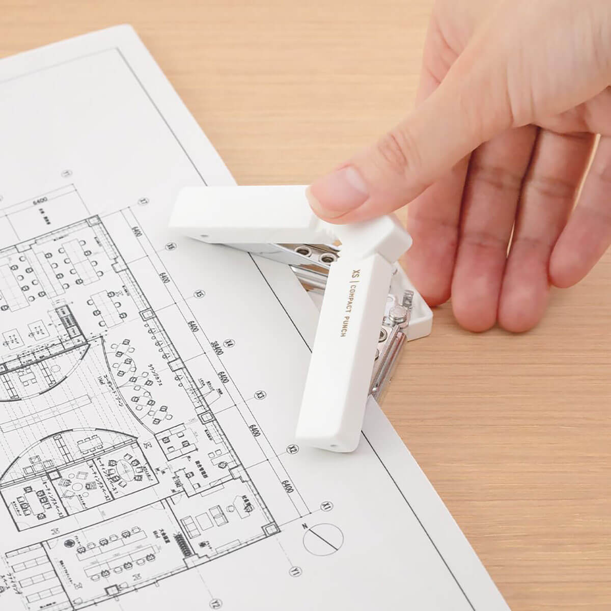 Compact Hole Punch in White (XS) by Midori