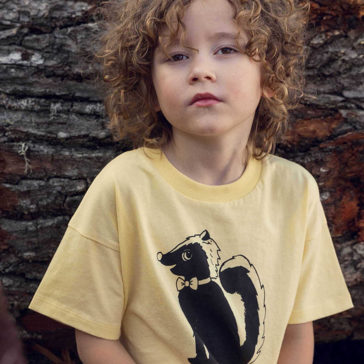 Skunk Tee in Yellow by Mini Rodini