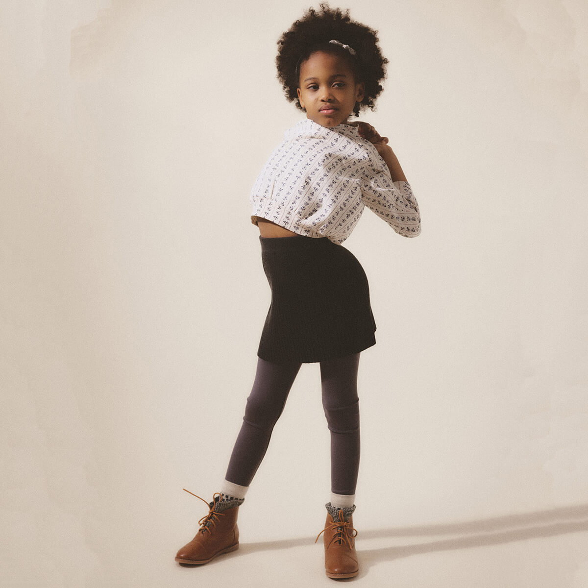 soor ploom Frill Collar, Soot