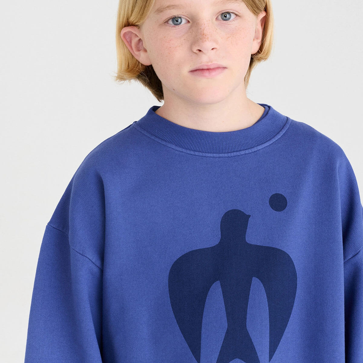 Sweatshirt nº07 in Skipper Blue by True Artist