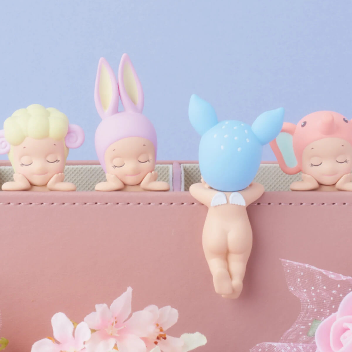 Hippers Dreaming Mini Figure by Sonny Angel – Junior Edition