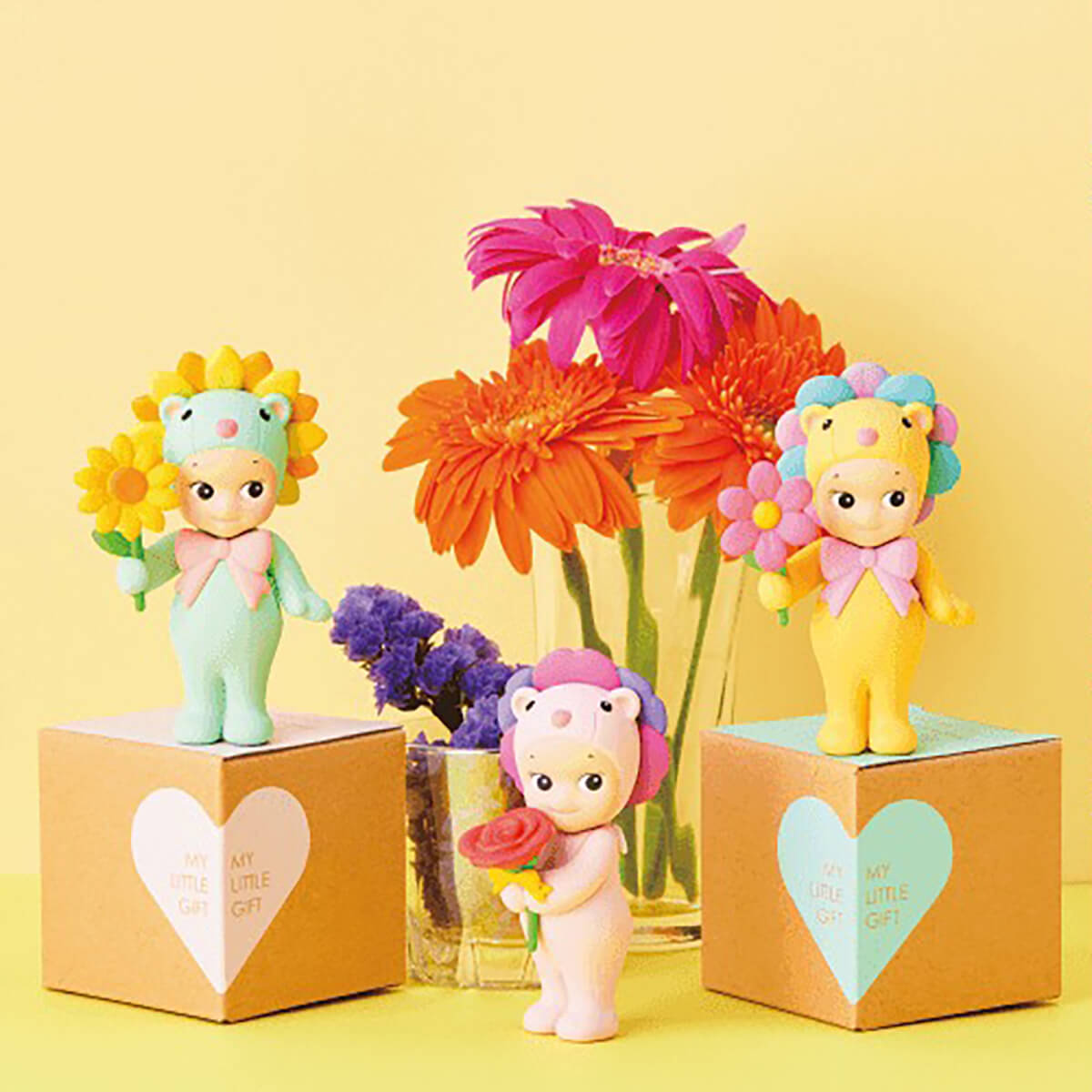 Flower Lion Gift Mini Figure by Sonny Angel